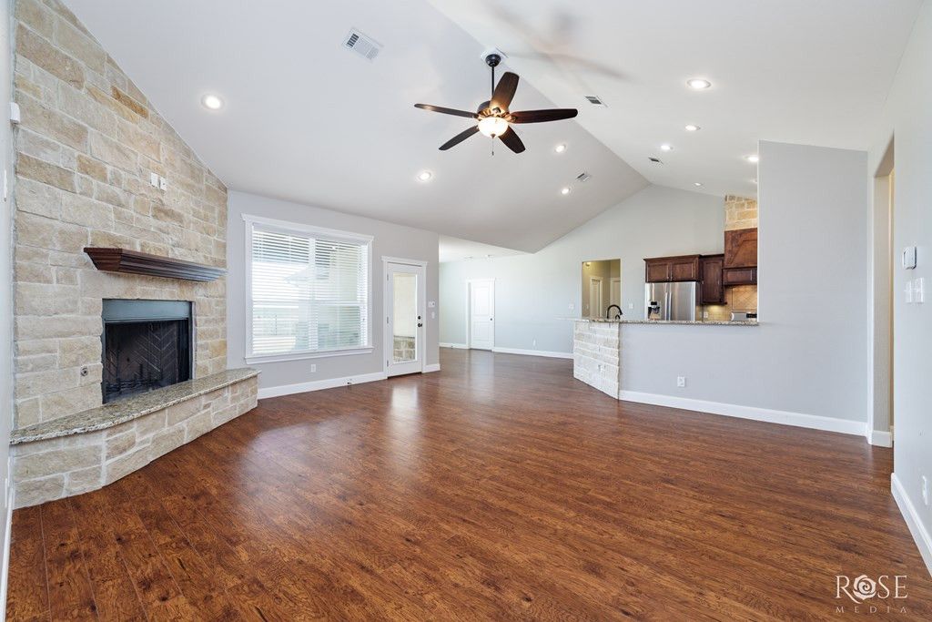 Image 8 of property listing at 705 W Ratliff Road, San Angelo, TX 76904
