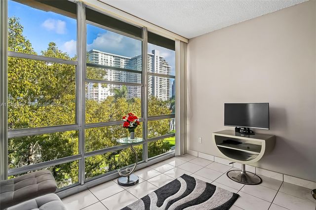 210 172nd St 533, Sunny Isles Beach, FL 33160