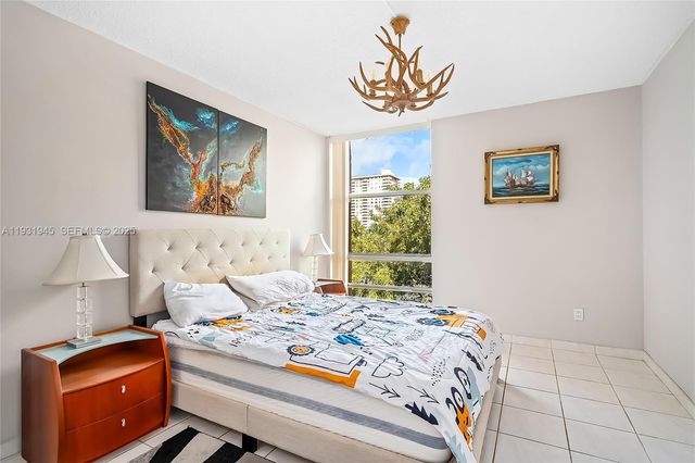 210 172nd St 533, Sunny Isles Beach, FL 33160