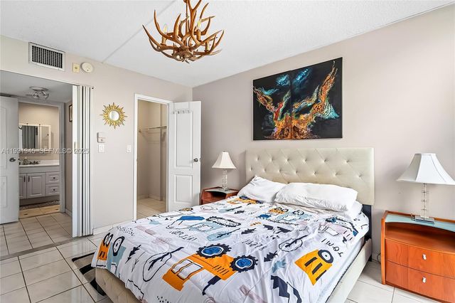 210 172nd St 533, Sunny Isles Beach, FL 33160