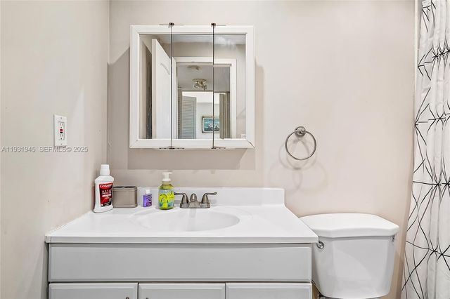 210 172nd St 533, Sunny Isles Beach, FL 33160