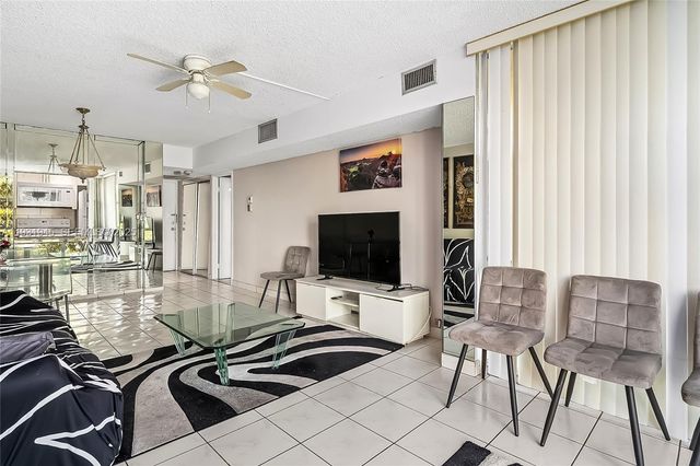 210 172nd St 533, Sunny Isles Beach, FL 33160