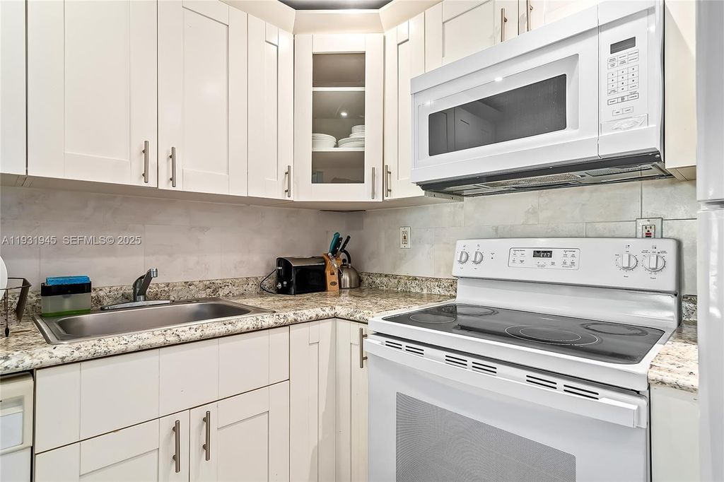 210 172nd St 533, Sunny Isles Beach, FL 33160