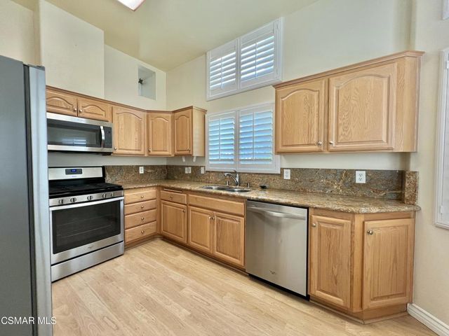 255 Skyline Drive, Thousand Oaks, CA 91362
