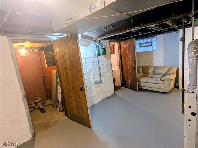 10604 Saint Mark Avenue, Cleveland, OH 44111