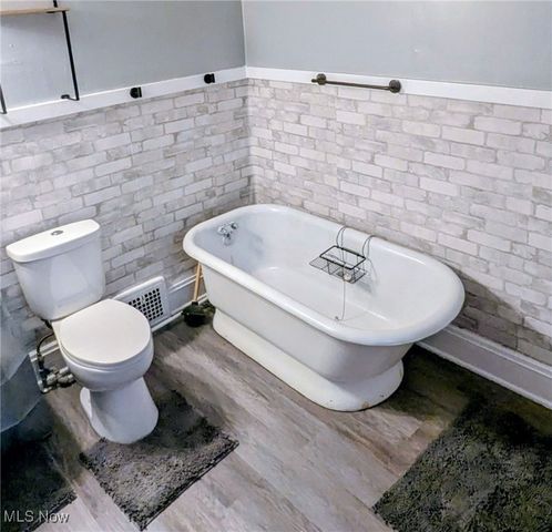 10604 Saint Mark Avenue, Cleveland, OH 44111