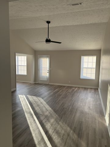 1648 Saint Andrews Dr, Murfreesboro, TN 37128