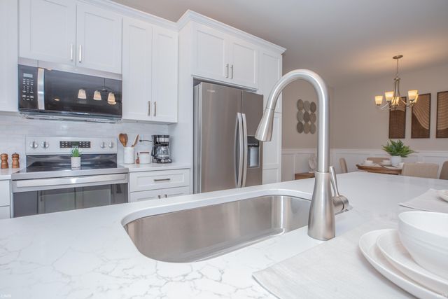 8445 Bell Crossing Drive, Newburgh, IN 47630