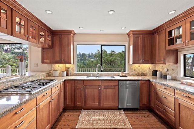 2355 Pelham Pl, Oakland, CA 94611