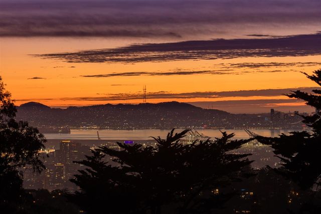 2355 Pelham Pl, Oakland, CA 94611