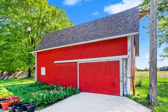 9880 N 16th Street, Plainwell, MI 49080