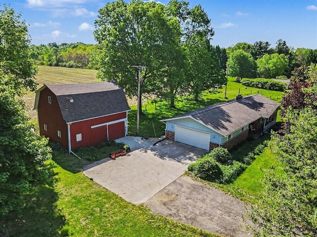 9880 N 16th Street, Plainwell, MI 49080