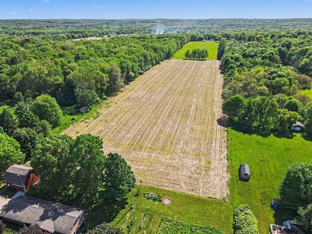 9880 N 16th Street, Plainwell, MI 49080
