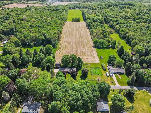 9880 N 16th Street, Plainwell, MI 49080
