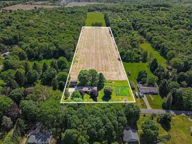 9880 N 16th Street, Plainwell, MI 49080