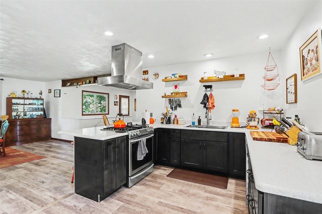 9880 N 16th Street, Plainwell, MI 49080