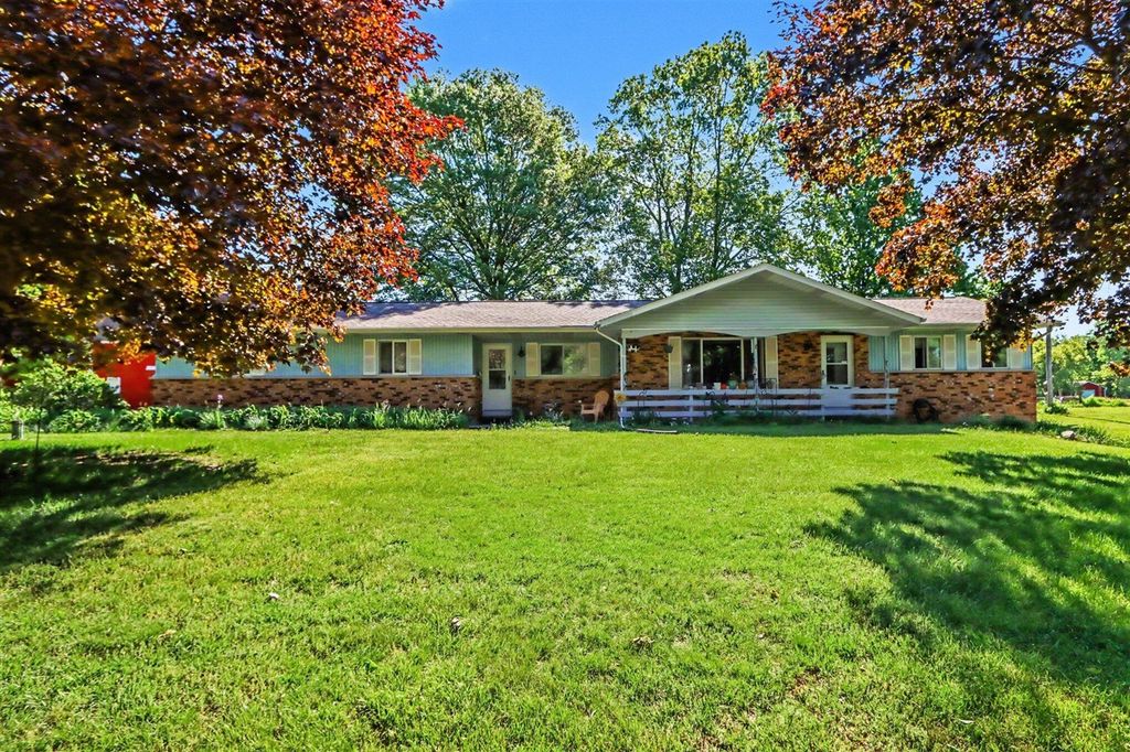 9880 N 16th Street, Plainwell, MI 49080
