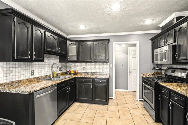 12 Gallaer CT, Hampton, VA 23666