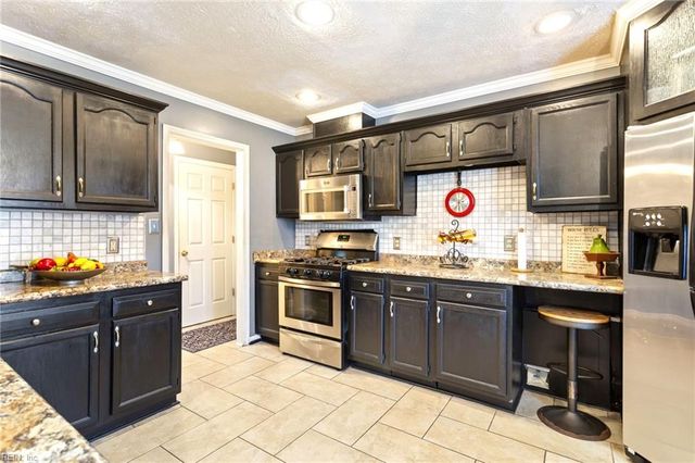 12 Gallaer CT, Hampton, VA 23666