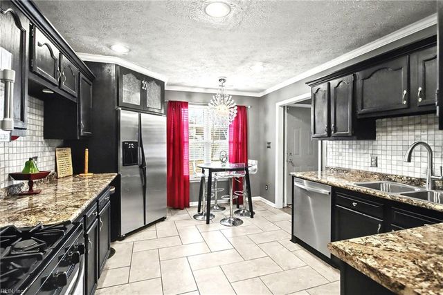 12 Gallaer CT, Hampton, VA 23666