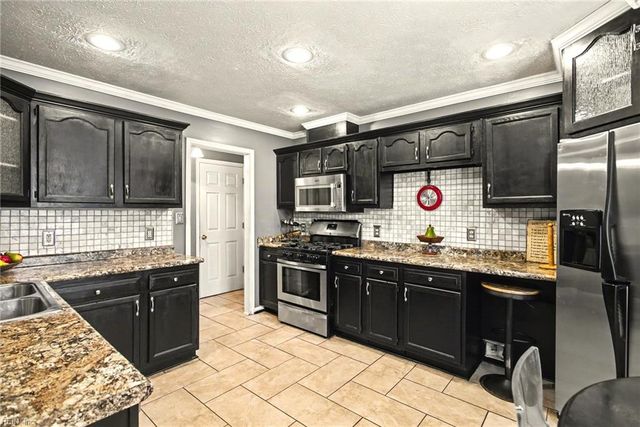 12 Gallaer CT, Hampton, VA 23666