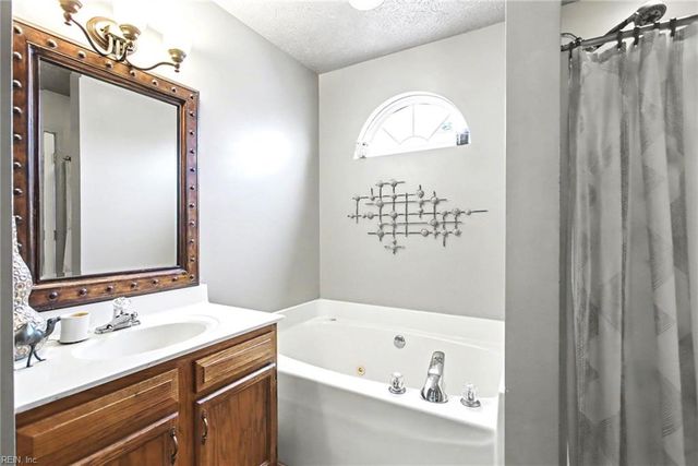 12 Gallaer CT, Hampton, VA 23666