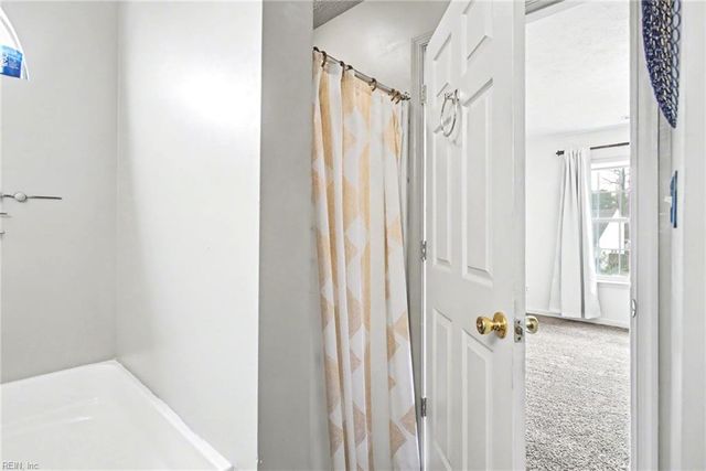 12 Gallaer CT, Hampton, VA 23666