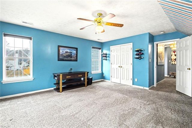 12 Gallaer CT, Hampton, VA 23666