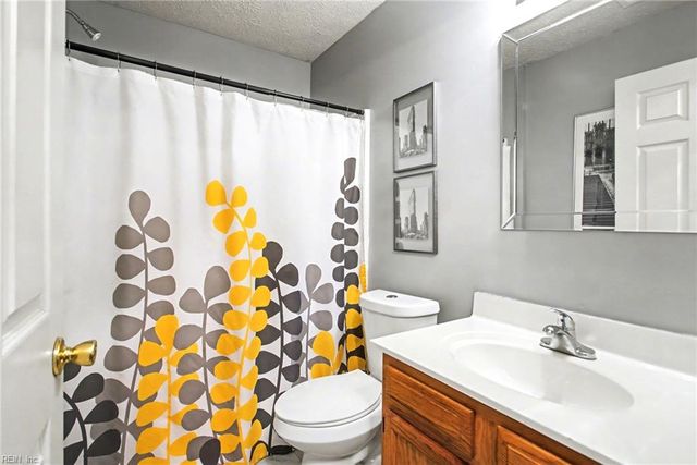 12 Gallaer CT, Hampton, VA 23666