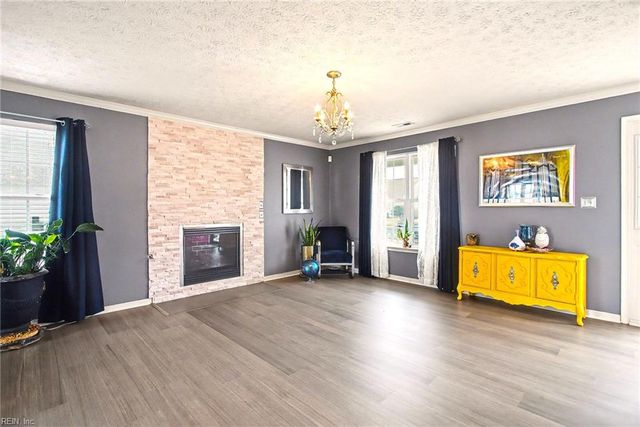 12 Gallaer CT, Hampton, VA 23666