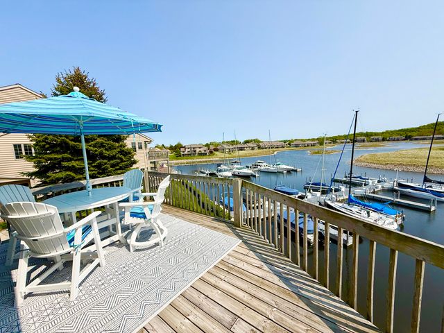 3633 Marina View Point, Muskegon, MI 49441