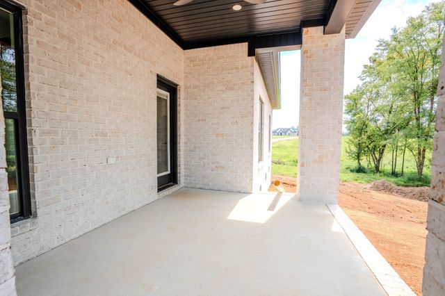 200 Bear Dr, Loretto, TN 38469