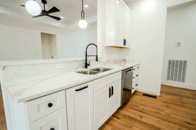 200 Bear Dr, Loretto, TN 38469