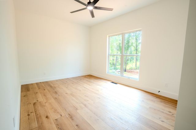 200 Bear Dr, Loretto, TN 38469