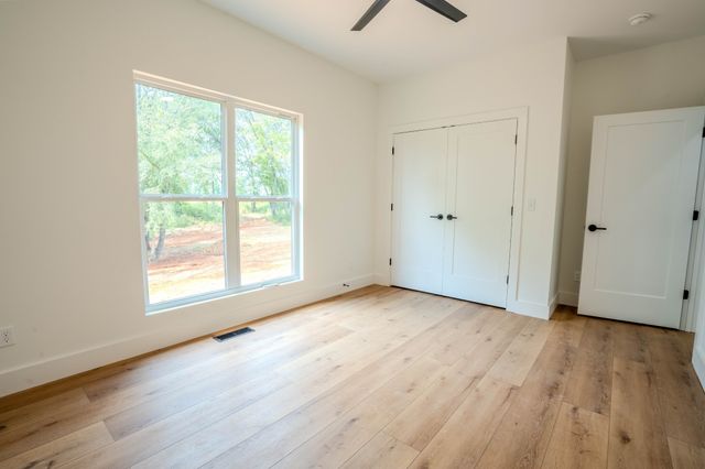 200 Bear Dr, Loretto, TN 38469