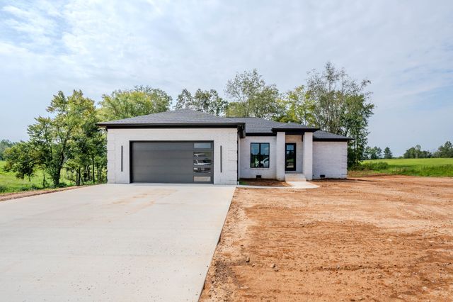 200 Bear Dr, Loretto, TN 38469