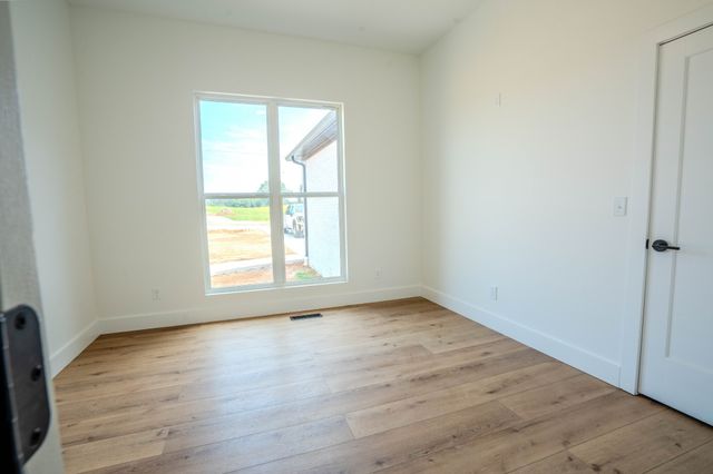 200 Bear Dr, Loretto, TN 38469