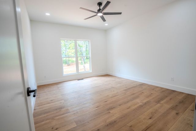 200 Bear Dr, Loretto, TN 38469