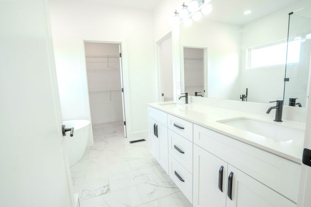 200 Bear Dr, Loretto, TN 38469