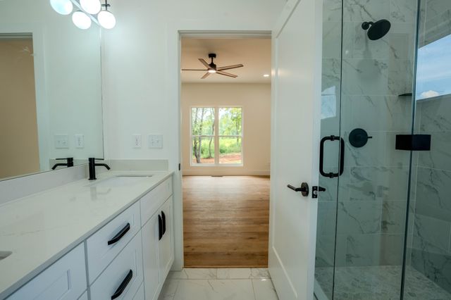 200 Bear Dr, Loretto, TN 38469