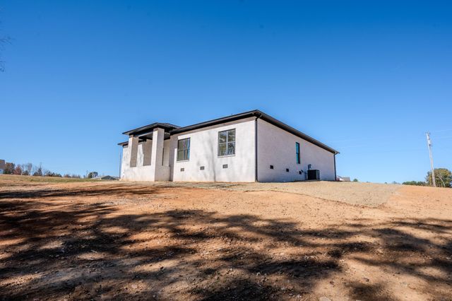 200 Bear Dr, Loretto, TN 38469