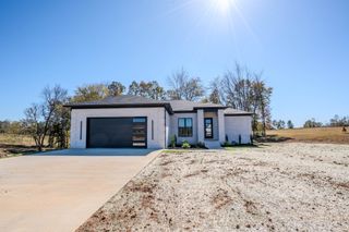 200 Bear Dr, Loretto, TN 38469