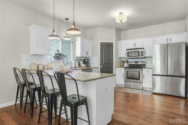 3405 Crescent Court, Wood River, IL 62095