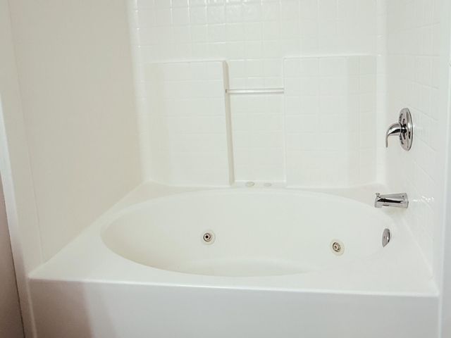 606 ADENS WOODS CT, Columbia, MO 65201