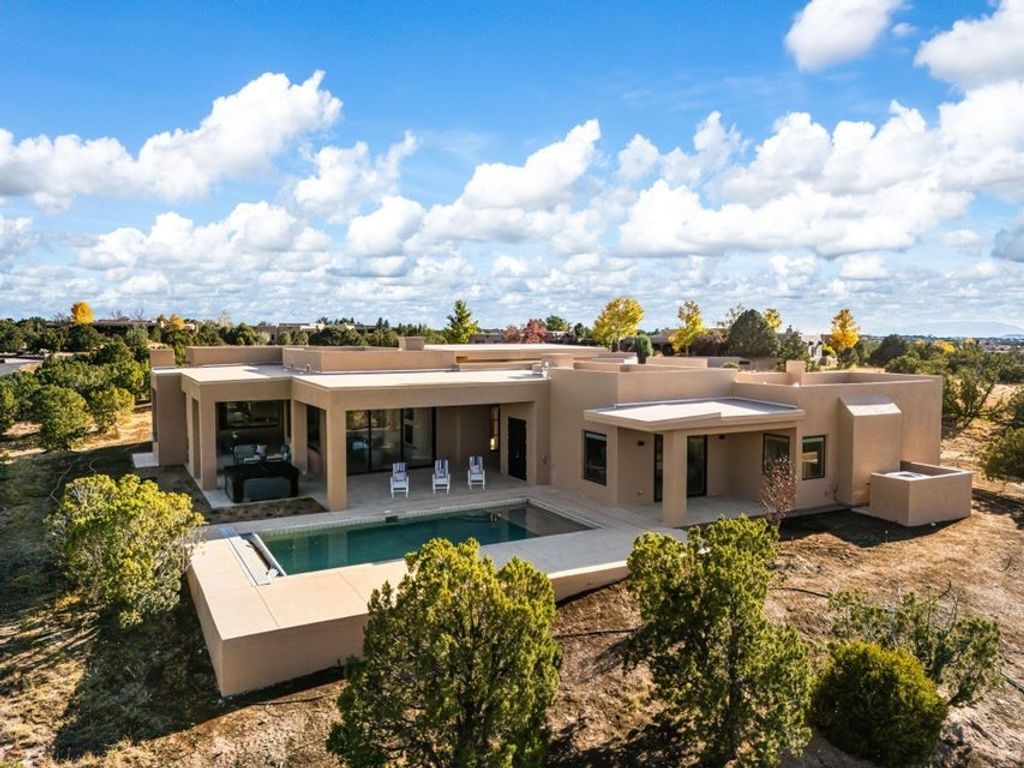 9 Tamarisk, Santa Fe, NM 87506