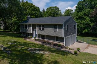 831 Nut Plains Road, Guilford, CT 06437