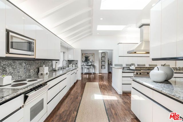 3245 Provon Lane, Los Angeles, CA 90034