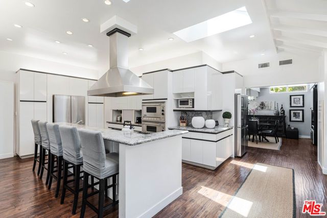 3245 Provon Lane, Los Angeles, CA 90034