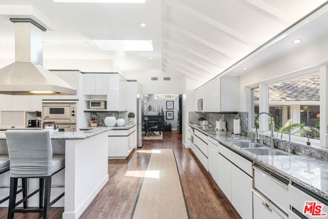 3245 Provon Lane, Los Angeles, CA 90034