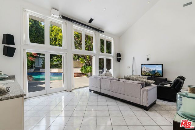 3245 Provon Lane, Los Angeles, CA 90034